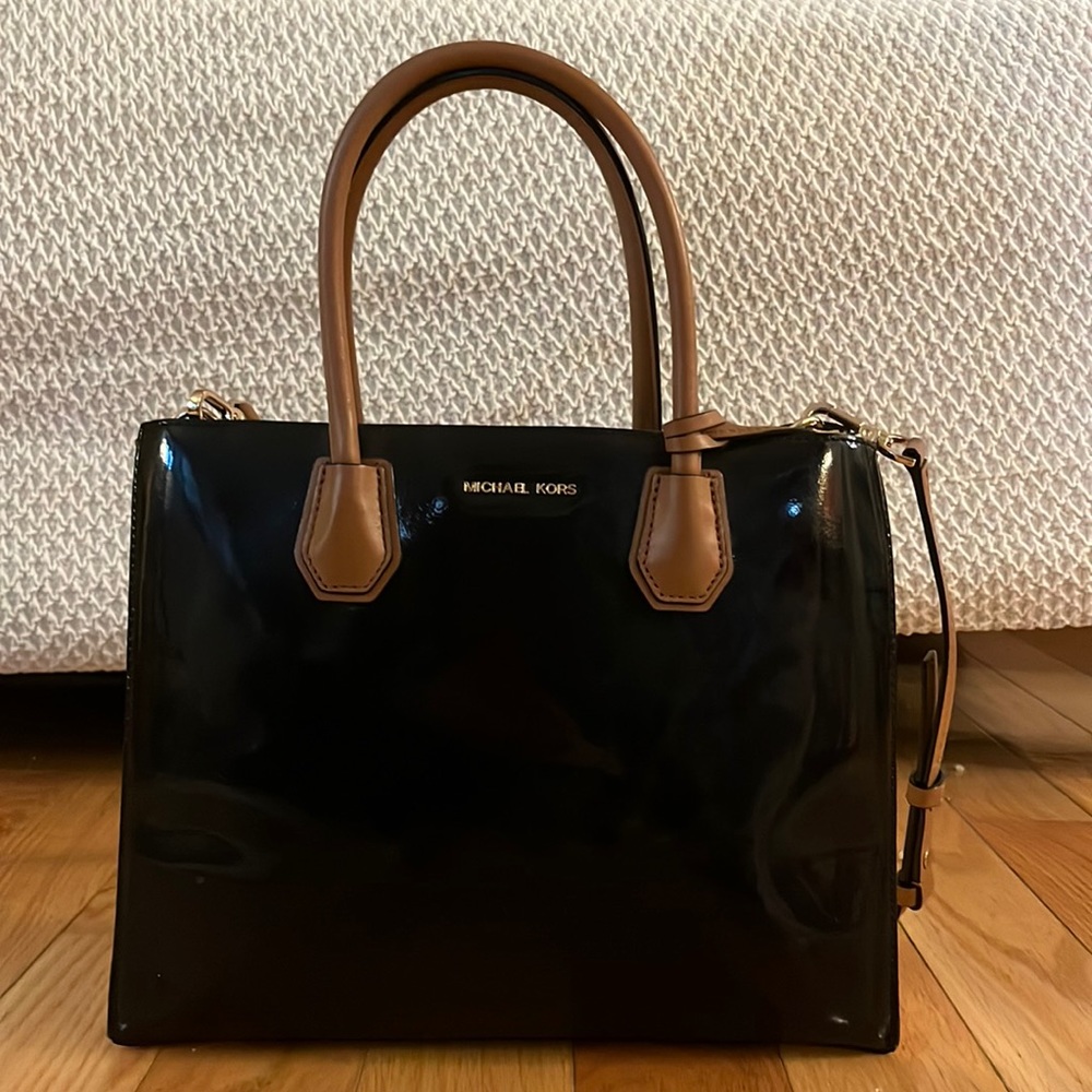 Micheal Kohrs medium cross body bag